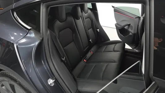 Tesla 3 RWD 2025 12