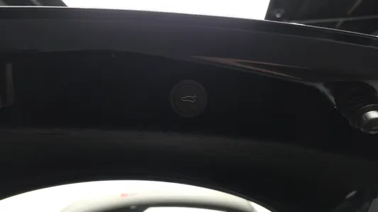 Tesla 3 RWD 2025 28