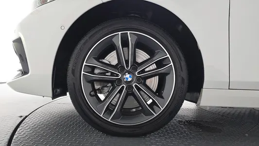 BMW 1 Series (F40) 120i 2024 4