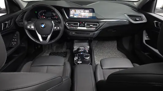 BMW 1 Series (F40) 120i 2024 6