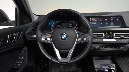 BMW 1 Series (F40) 120i 2024 12