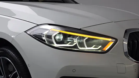 BMW 1 Series (F40) 120i 2024 22