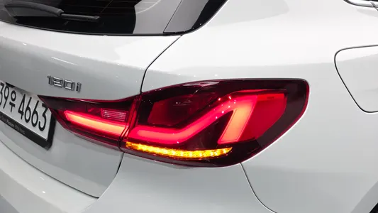 BMW 1 Series (F40) 120i 2024 23