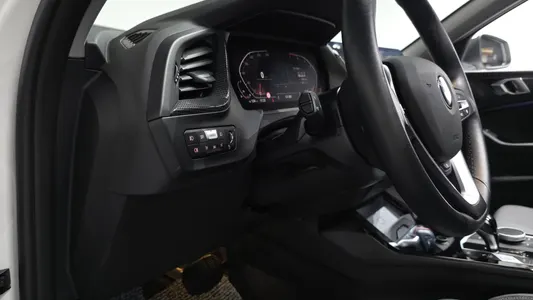 BMW 1 Series (F40) 120i 2024 30
