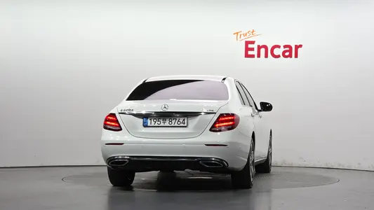 Mercedes-Benz E-Class W213 E220d 2019 4