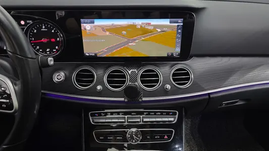 Mercedes-Benz E-Class W213 E220d 2019 13