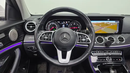 Mercedes-Benz E-Class W213 E220d 2019 14
