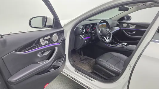 Mercedes-Benz E-Class W213 E220d 2019 10