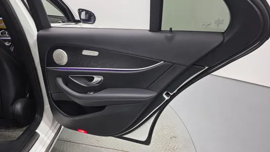Mercedes-Benz E-Class W213 E220d 2019 25