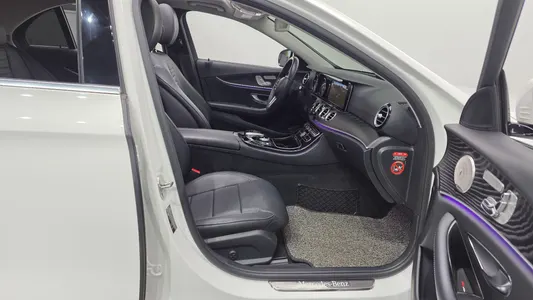 Mercedes-Benz E-Class W213 E220d 2019 26
