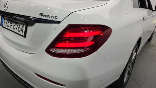 Mercedes-Benz E-Class W213 E220d 2019 23