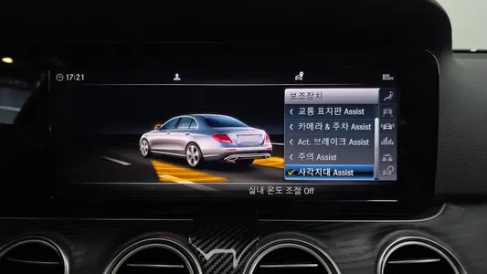 Mercedes-Benz E-Class W213 E220d 2019 31