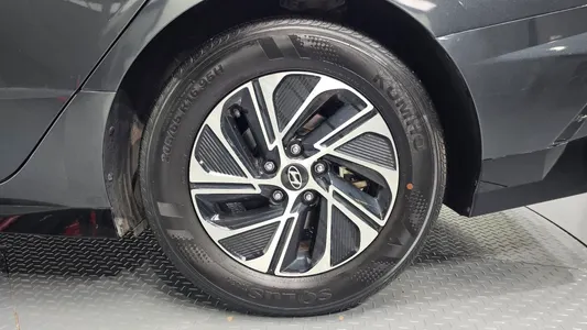 Hyundai (DN8) 2023 21