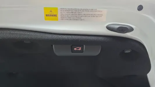 Toyota (XV80) 2.5 XLE 2026 34