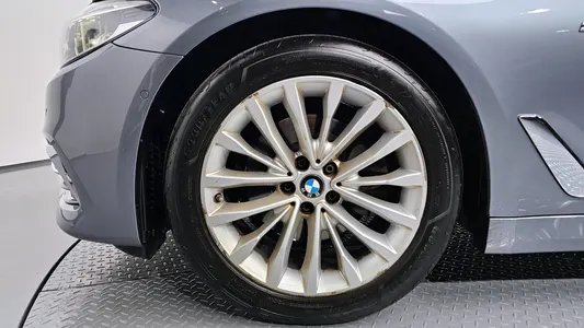 BMW 5 Series (G30) 520d 2018 5