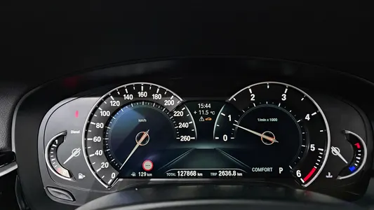 BMW 5 Series (G30) 520d 2018 8