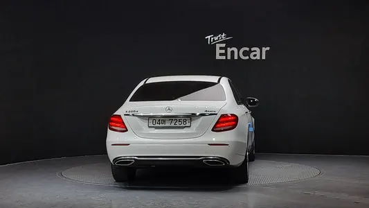 Mercedes-Benz E-Class W213 E220d 4MATIC 2018 4