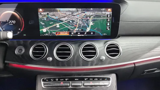 Mercedes-Benz E-Class W213 E220d 4MATIC AMG Line 2020 14