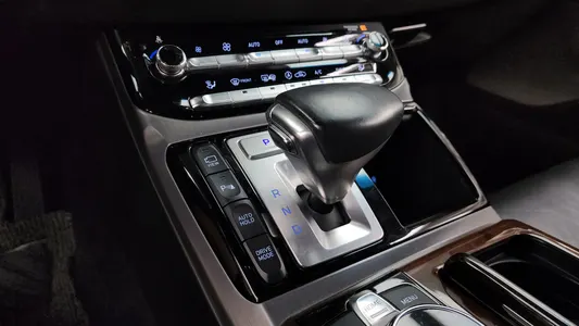 Genesis EQ900 5.0 GDI AWD 2016 9