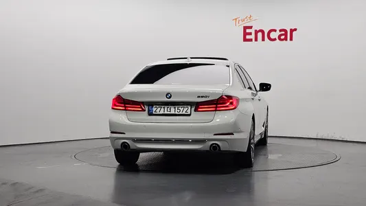 BMW 5 Series (G30) 520i 2018 4
