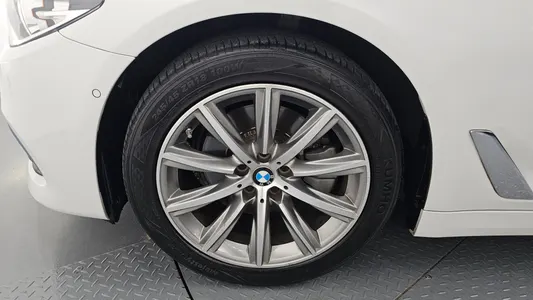 BMW 5 Series (G30) 520i 2018 5