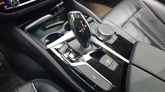 BMW 5 Series (G30) 520i 2018 9