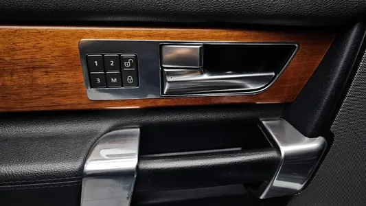 Land Rover 4 3.0 SDV6 HSE 2014 17