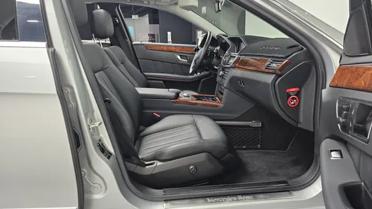 Mercedes-Benz E-Class W212 E300 2012 11
