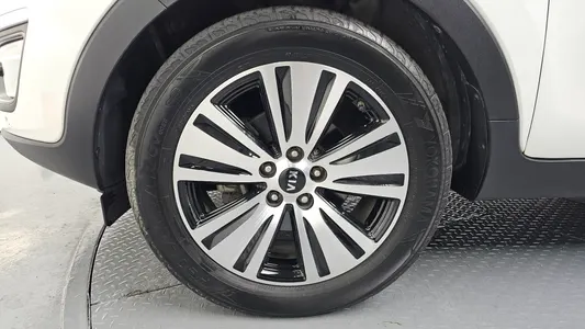 Kia R 4WD 2013 5