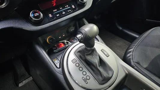 Kia R 4WD 2013 9