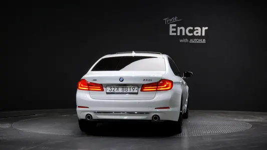 BMW 5 Series (G30) 530i xDrive 2018 4