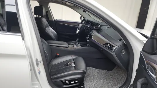 BMW 5 Series (G30) 530i xDrive 2018 11