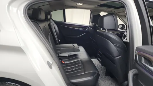 BMW 5 Series (G30) 530i xDrive 2018 12