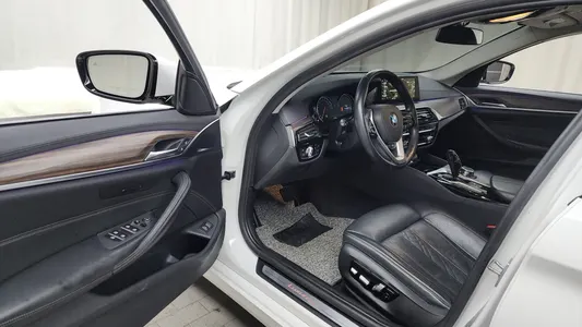 BMW 5 Series (G30) 530i xDrive 2018 10