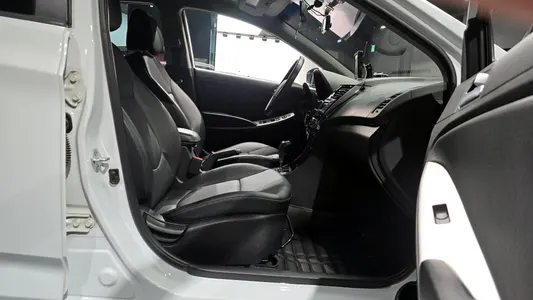 Hyundai () 1.6 VGT 2015 11