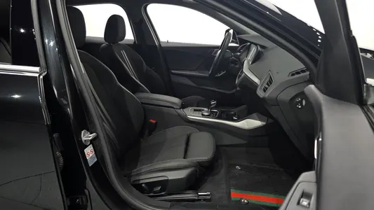BMW 1 Series (F40) 118d 2020 11