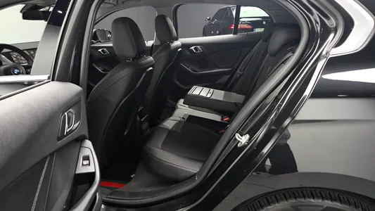 BMW 1 Series (F40) 118d 2020 12
