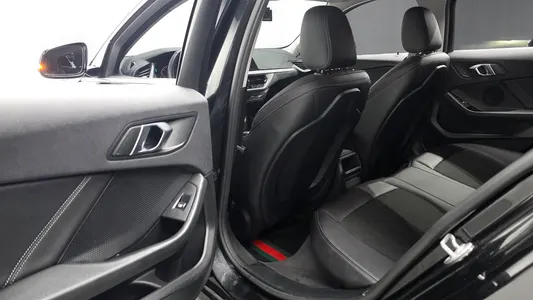 BMW 1 Series (F40) 118d 2020 14