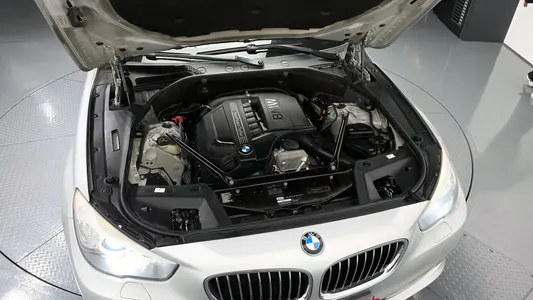 BMW 5 Series GT (F07) GT 2011 6