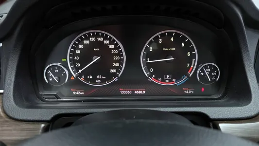 BMW 5 Series GT (F07) GT 2011 8