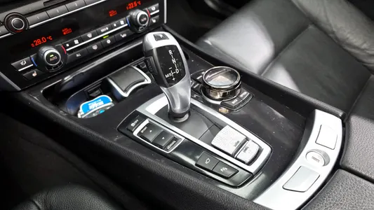 BMW 5 Series GT (F07) GT 2011 9