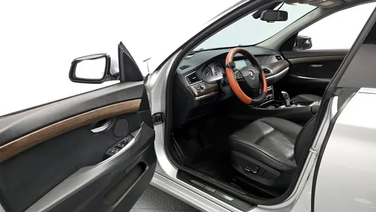 BMW 5 Series GT (F07) GT 2011 10
