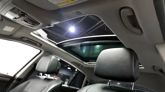 BMW 5 Series GT (F07) GT 2011 19