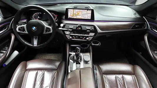BMW 5 Series (G30) 520i M 2020 7
