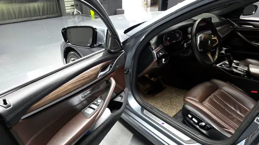 BMW 5 Series (G30) 520i M 2020 11
