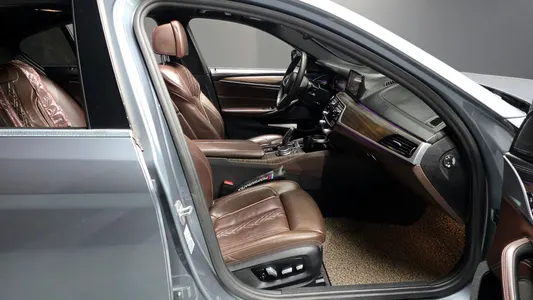 BMW 5 Series (G30) 520i M 2020 10