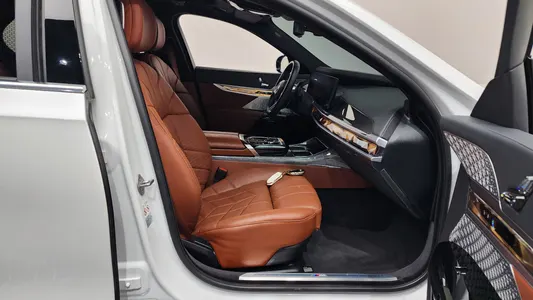 BMW 7 Series (G70) 750e xDrive M 2023 11