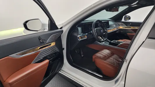 BMW 7 Series (G70) 750e xDrive M 2023 10