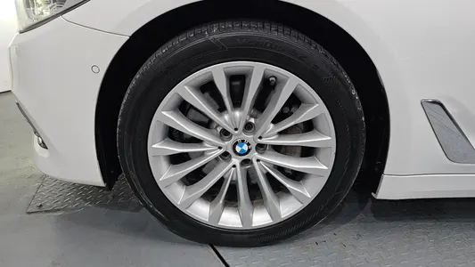 BMW 5 Series (G30) 530i xDrive 2018 5