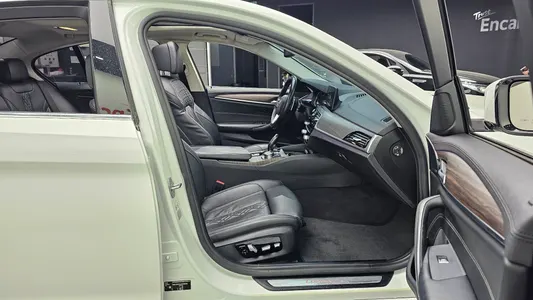 BMW 5 Series (G30) 530i xDrive 2018 11